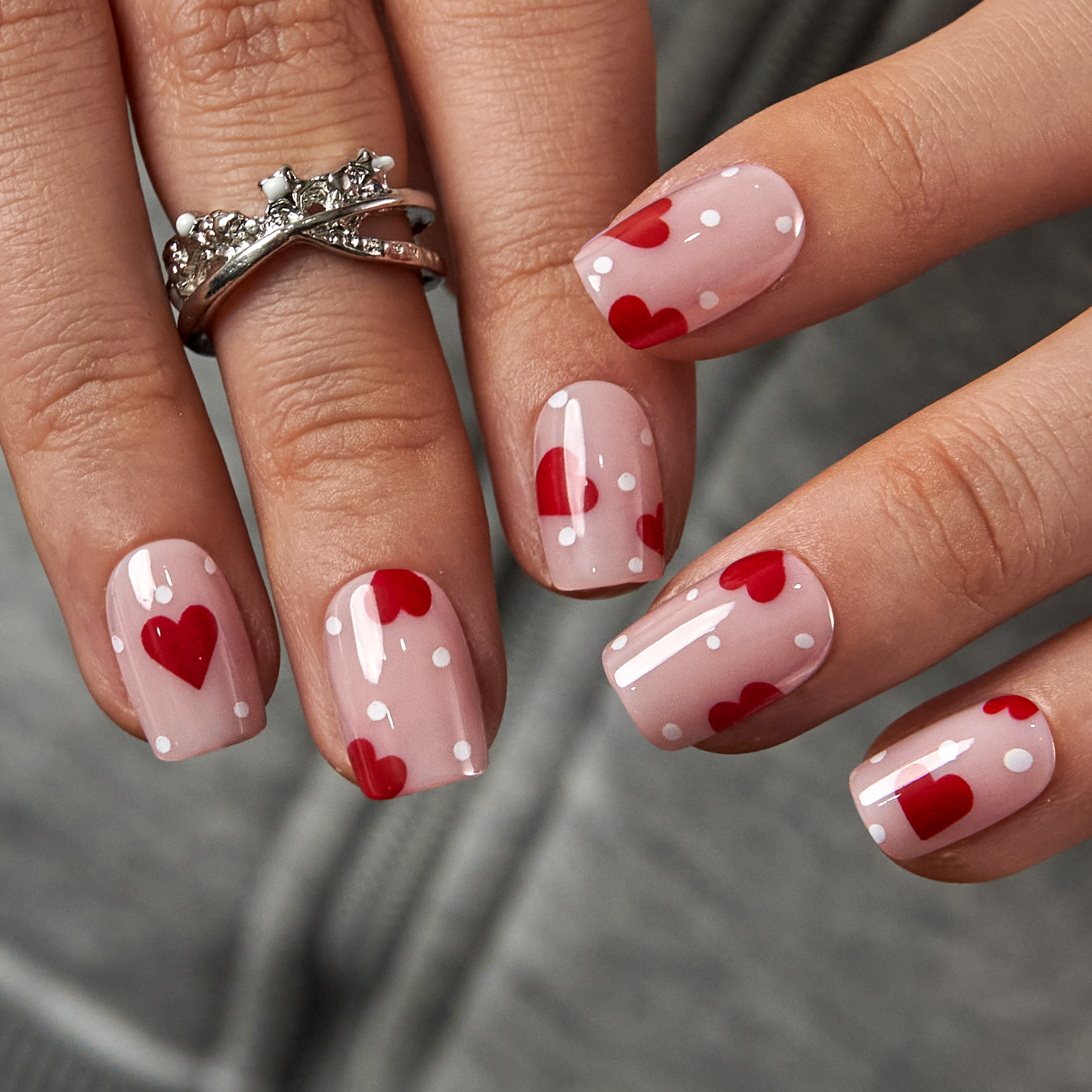 Curvlife short squoval heart fake nails red glossy-shiny patterns