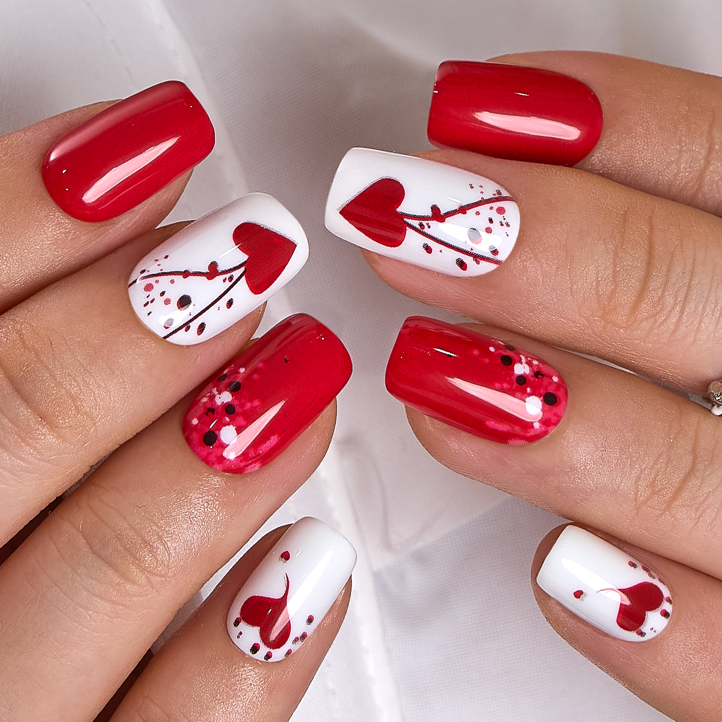 EVER NAIL Valentine No.2 グルー Curvlife medium squoval heart gel press on nails red glossy-shiny