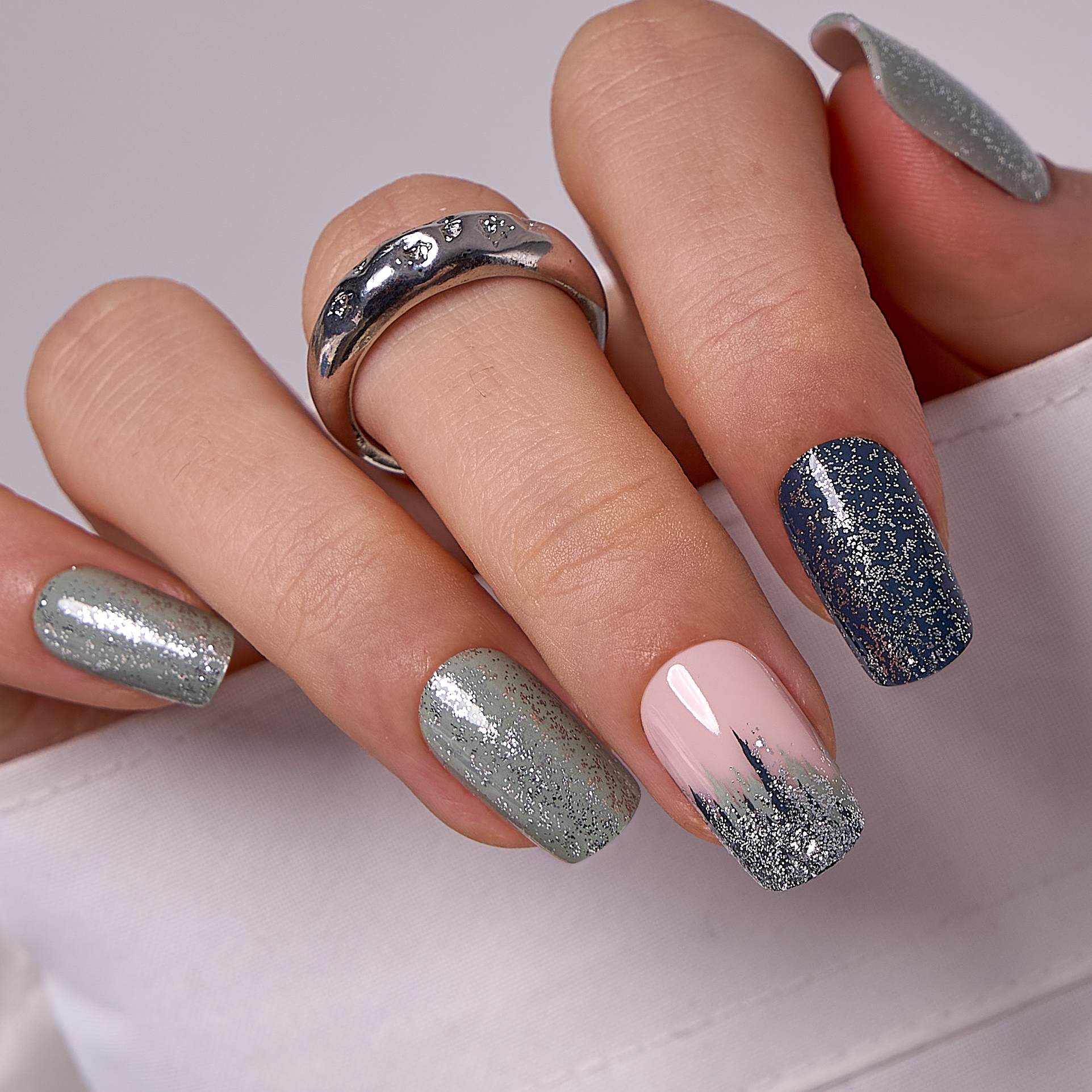 Elegant Light – M Squoval