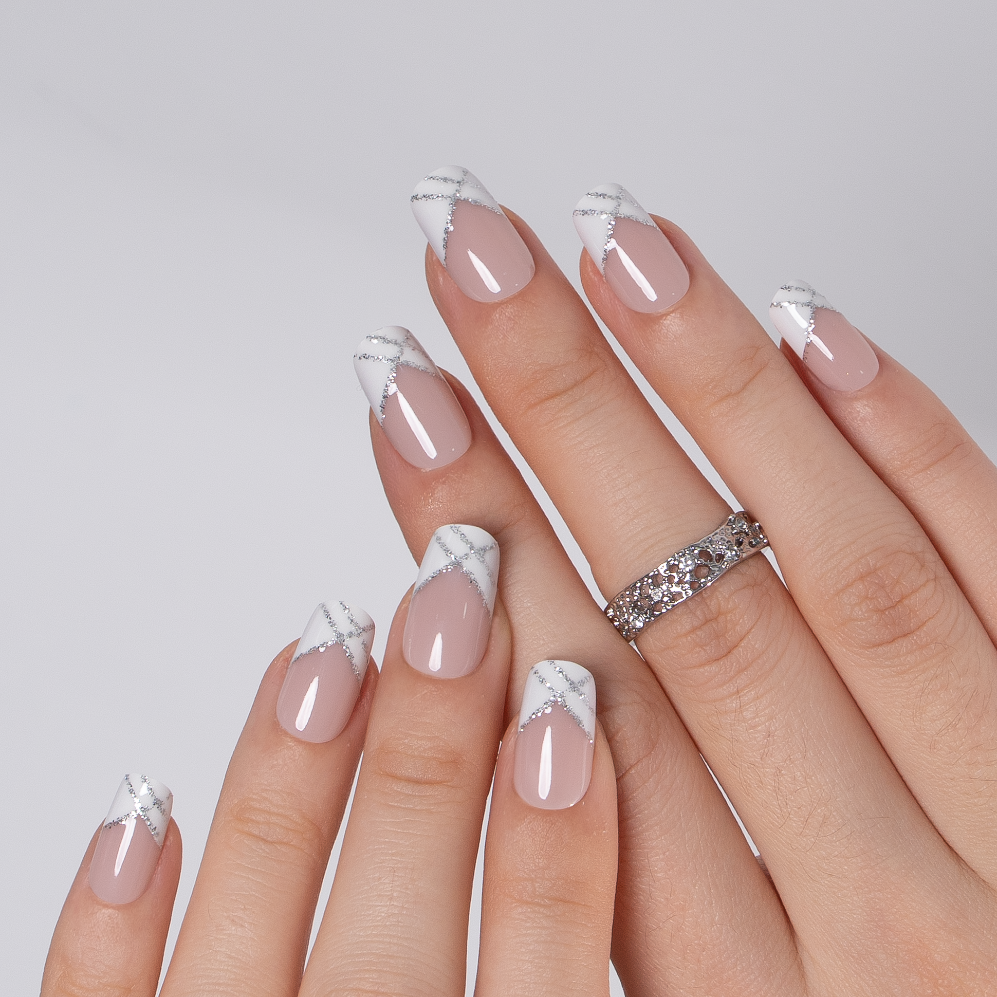 Dainty Stitch – M Squoval