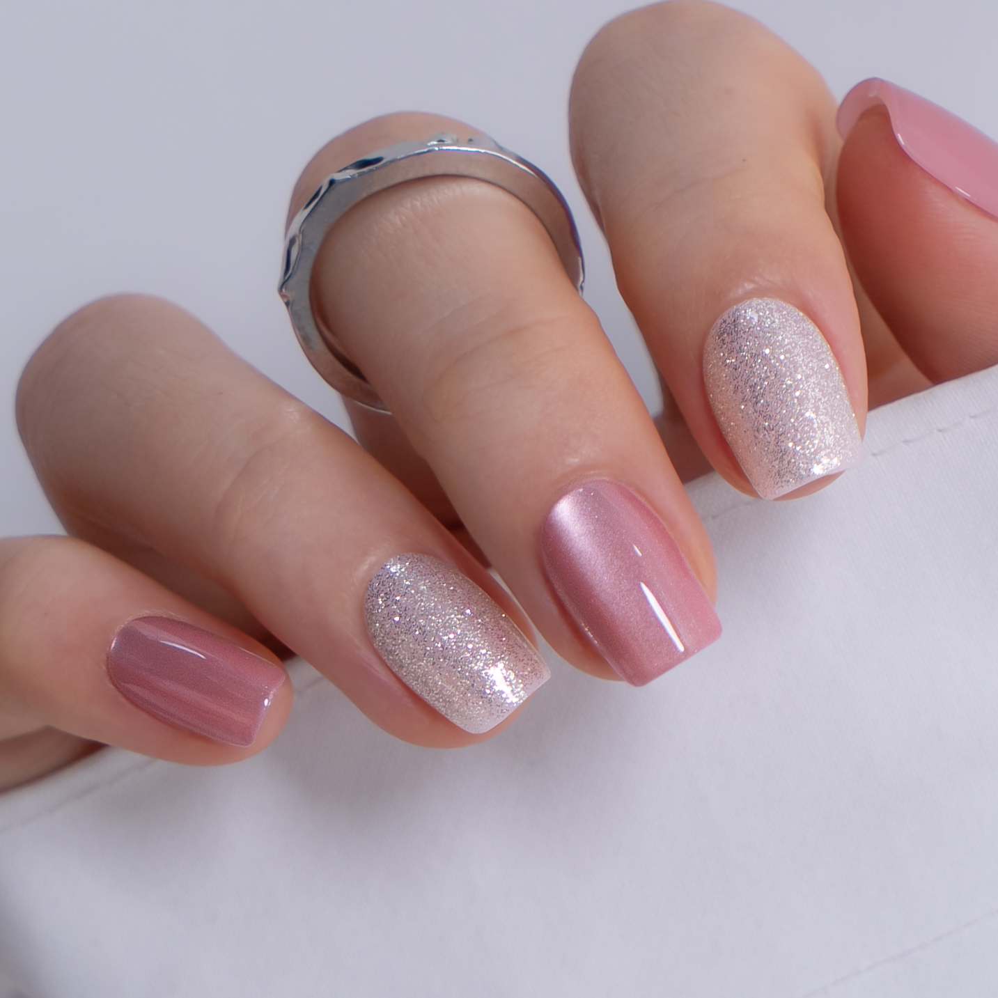 Curvlife short squoval gel press on nails pink glossy-shiny cat