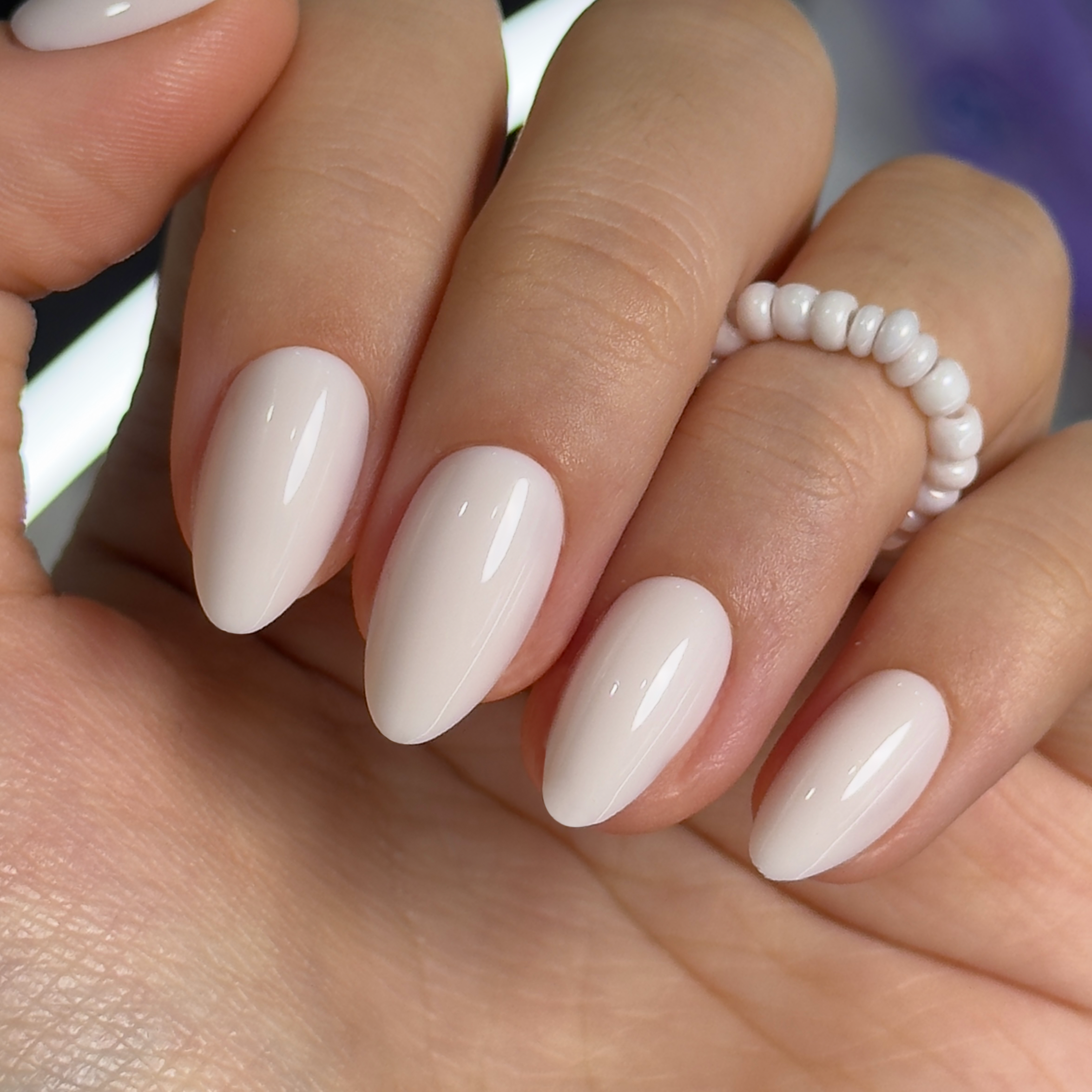 完成品 1点もの white natural stone nail Curvlife short almond solid Gel Press On Nails milky glossy shiny