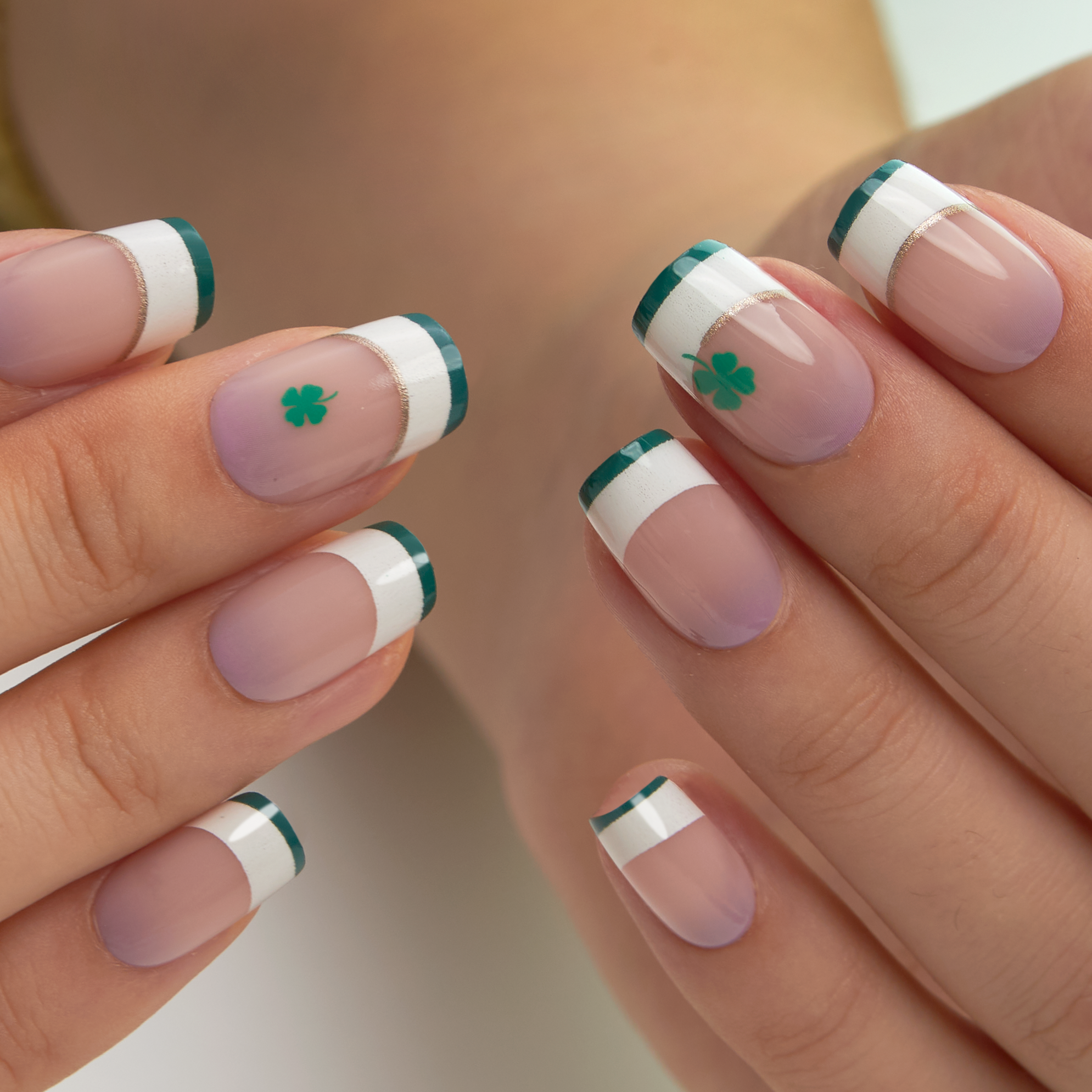 Shimmer Clover – M Squoval