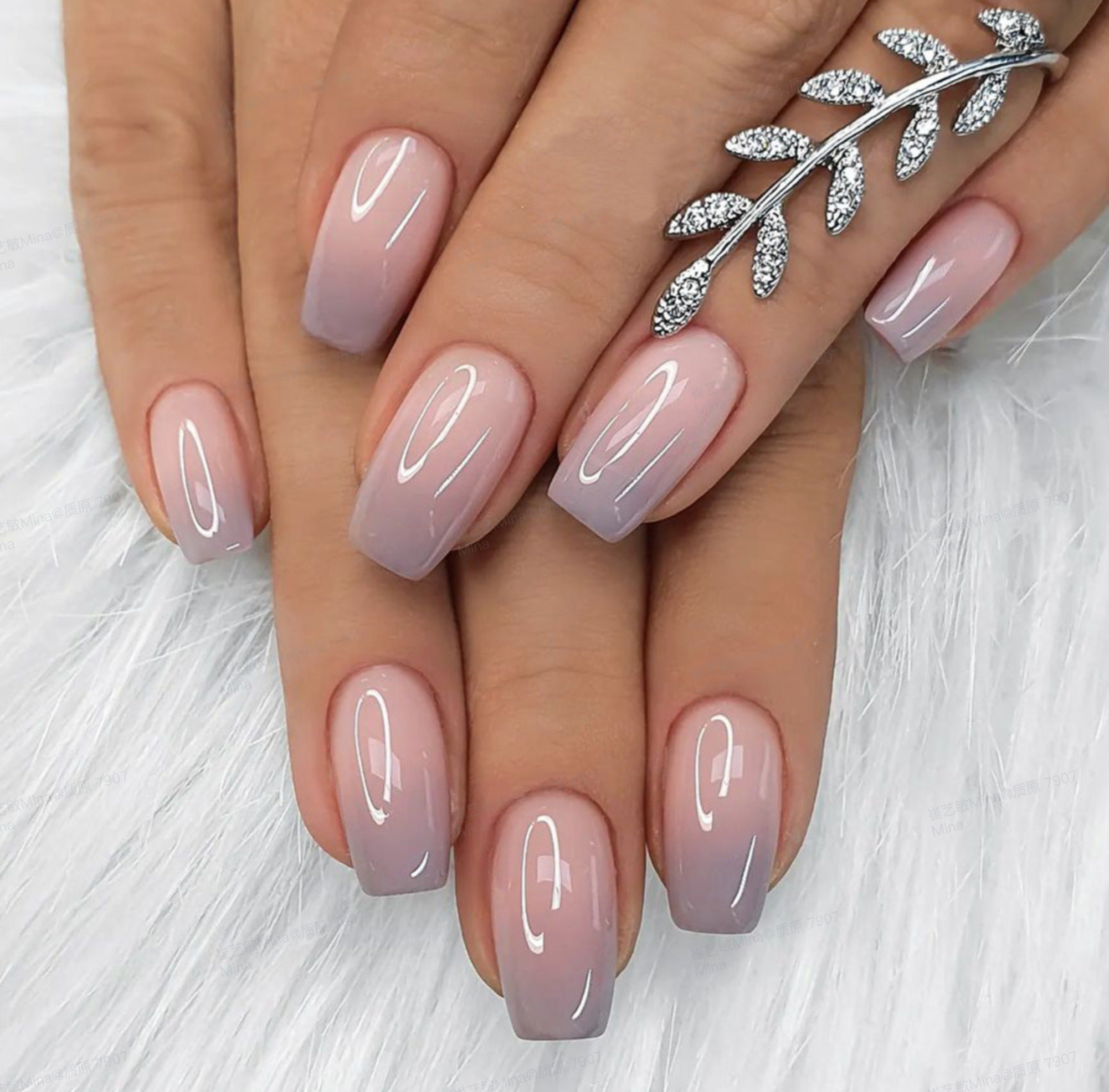 Elegant Fade – M Squoval