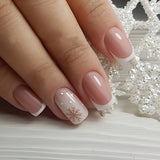 Snowy Grace – M Squoval