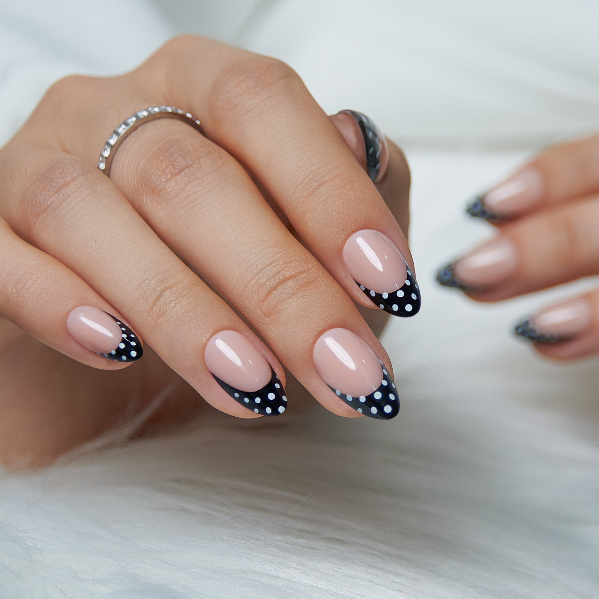 Dot Noir – S Almond