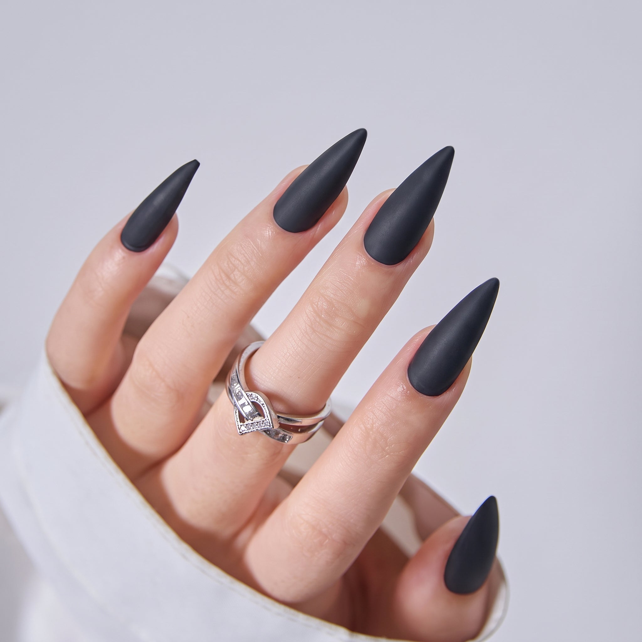 Obsidian Silk – L Stiletto