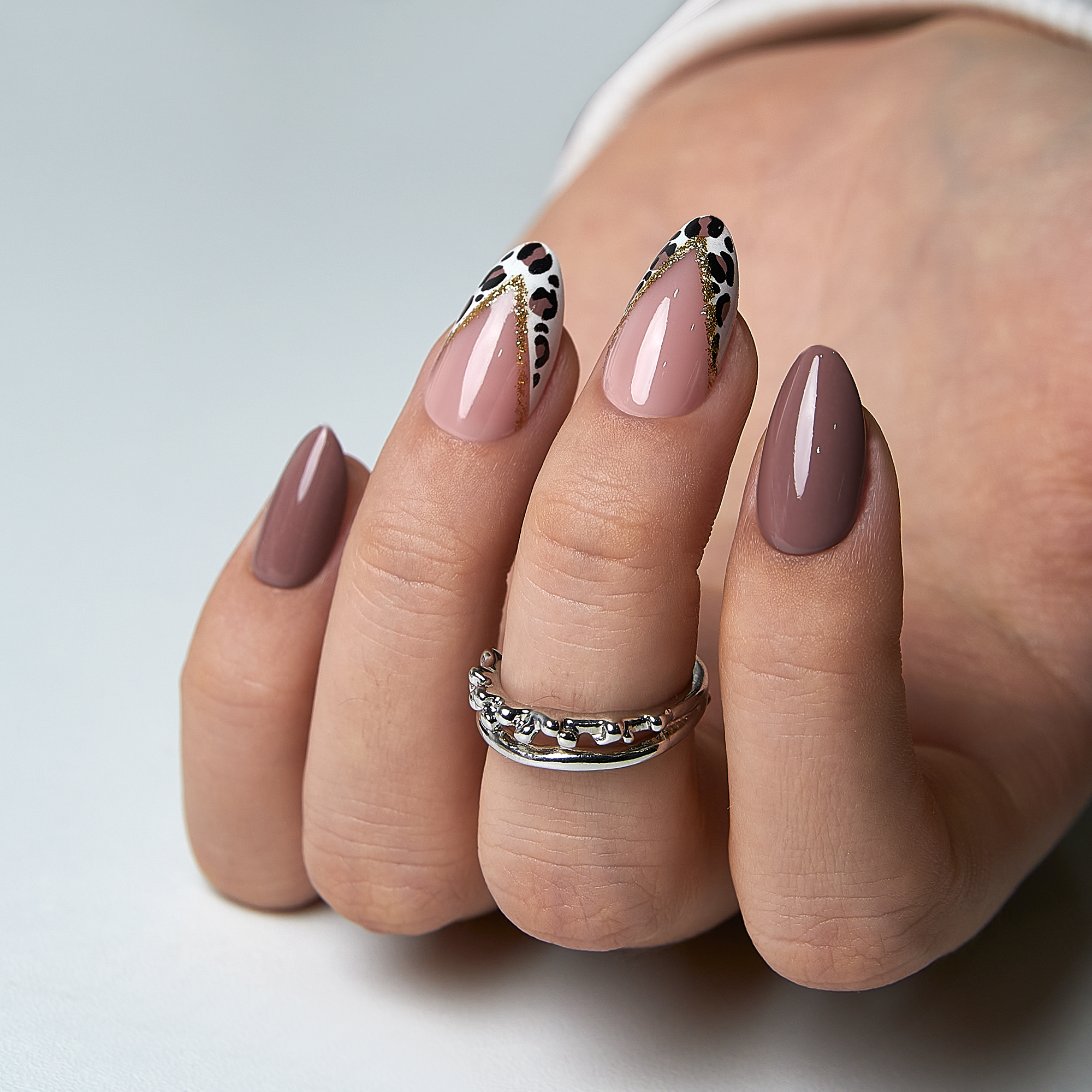 Elegant Leopard – S Almond