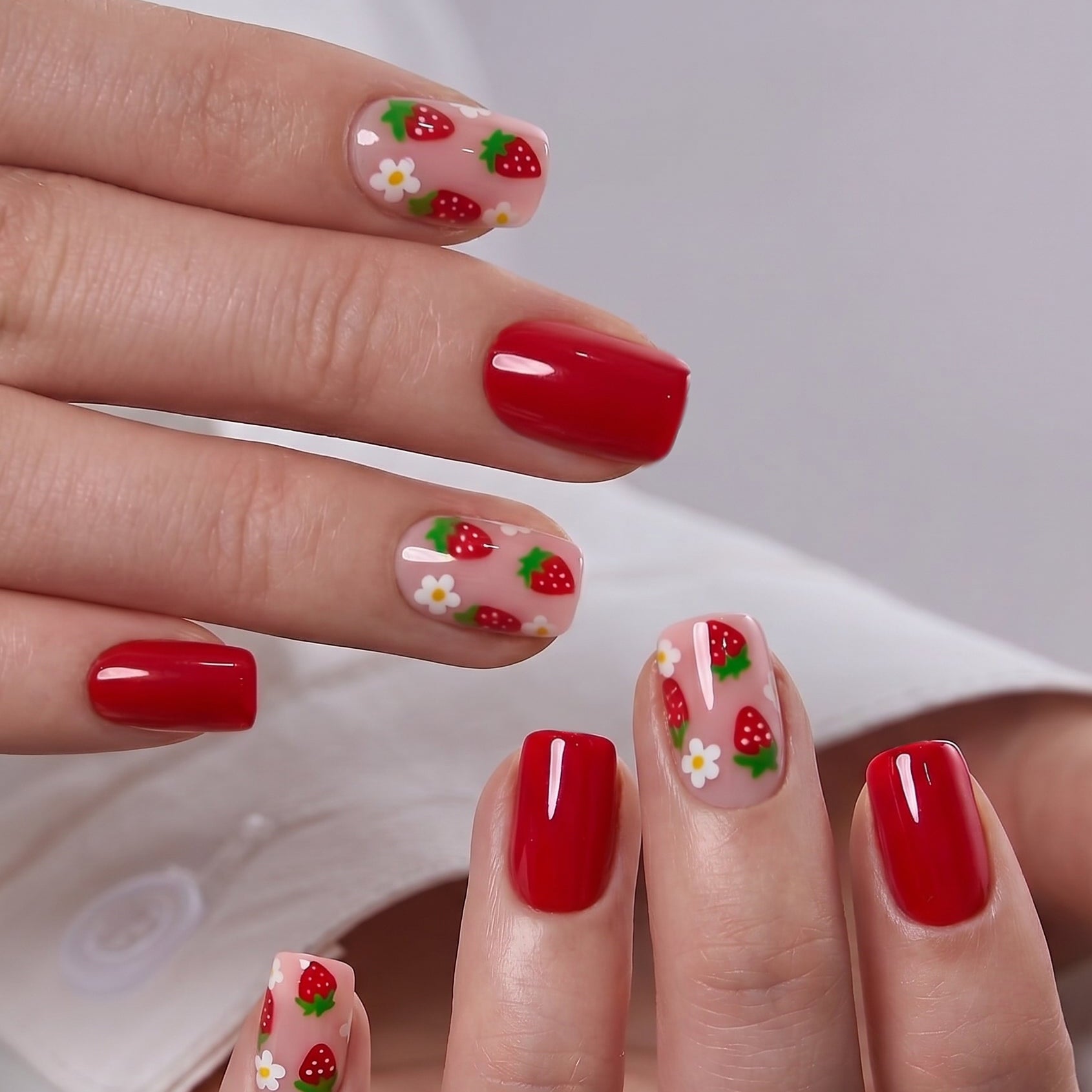 Curvlife short square strawberry gel press on nails kit red glossy