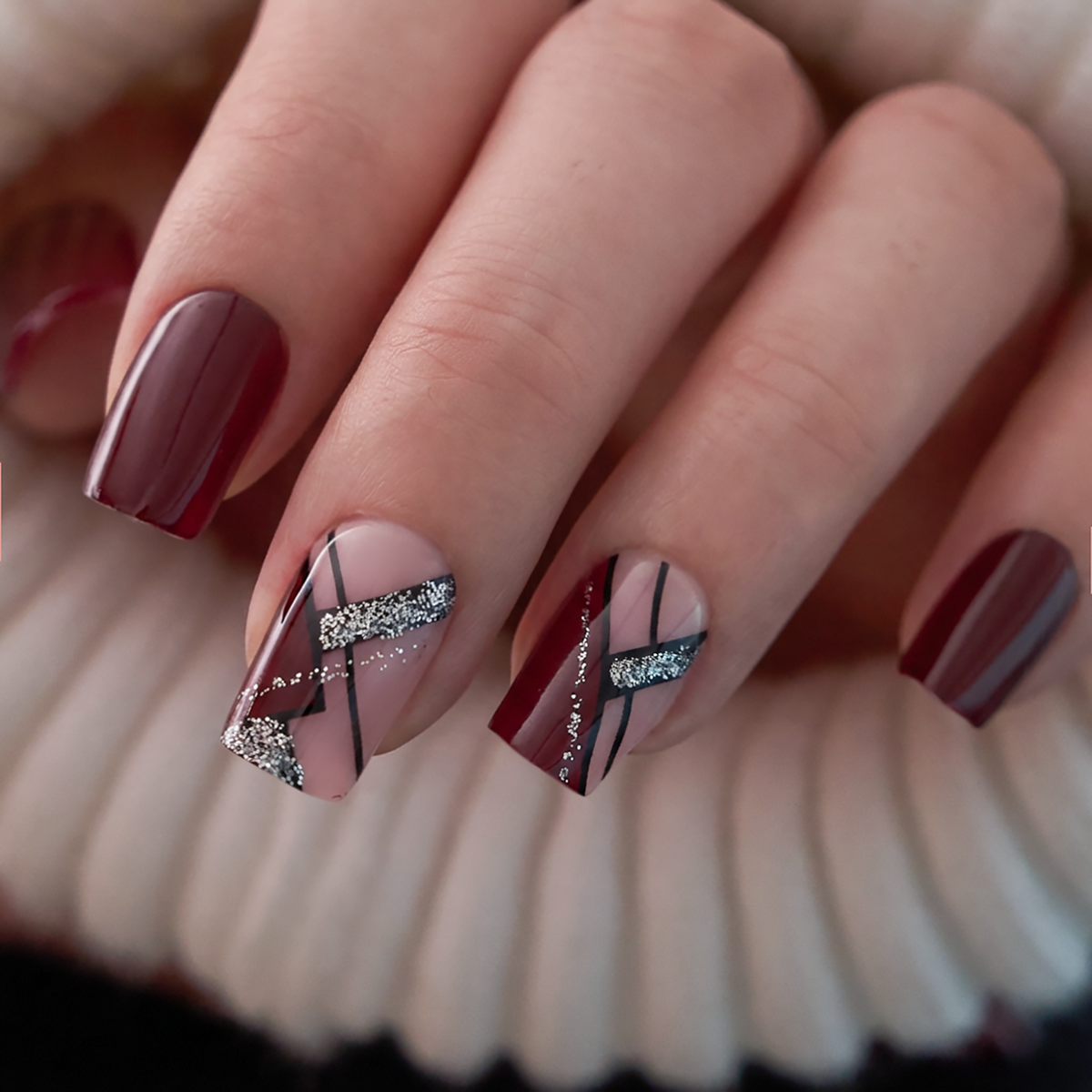 Elegant Lady Red – M Squoval