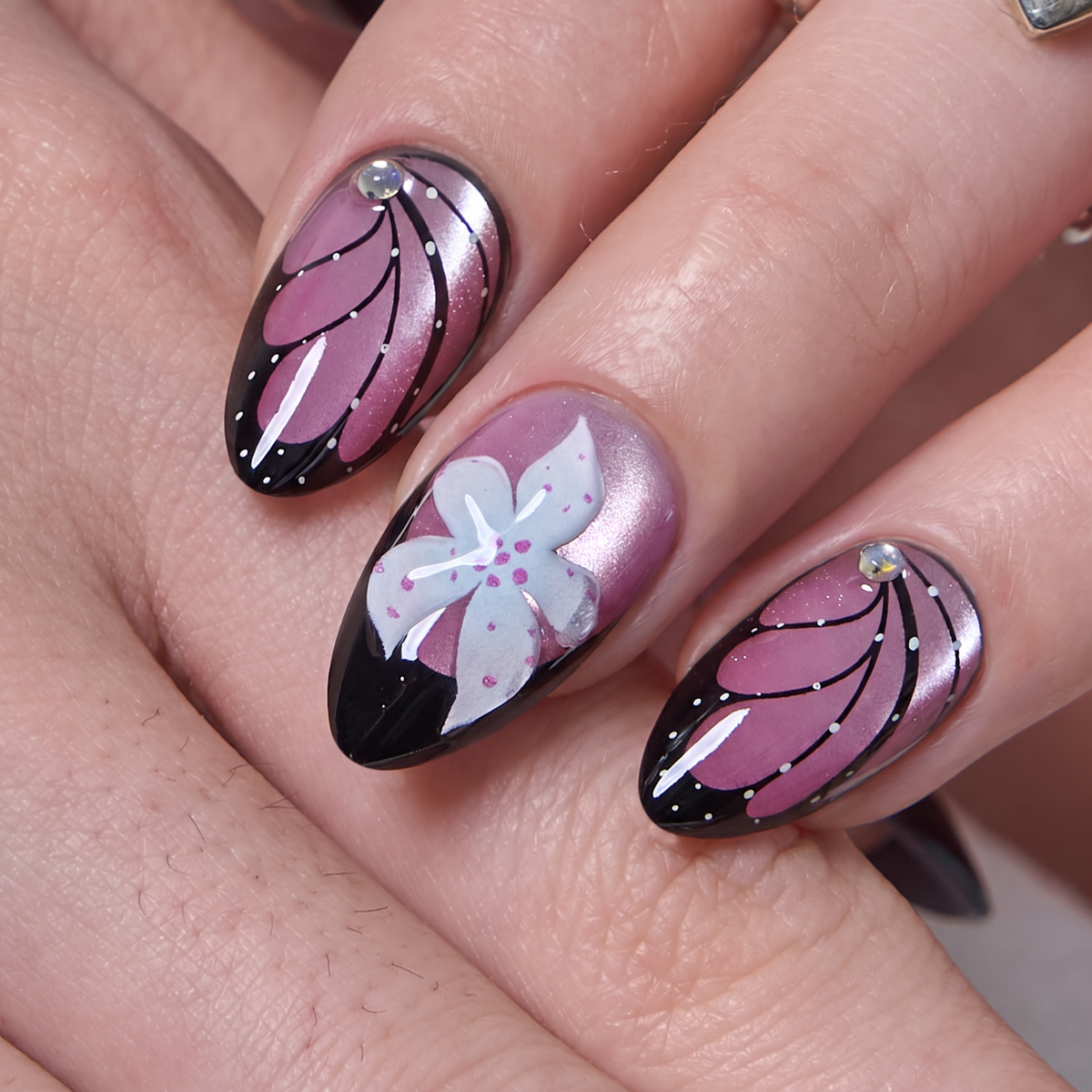 Designer's Pick | Papillon Glimmer - S Almond
