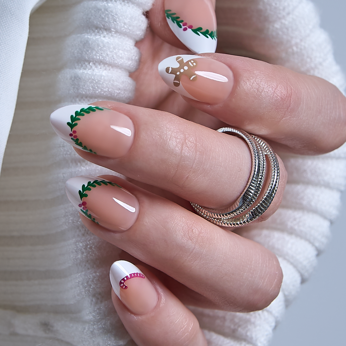 Holly Whisper - S Almond