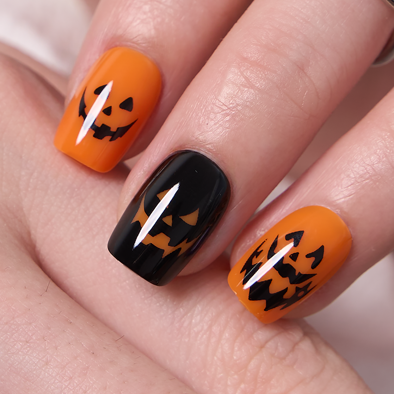 Pumpkin Grin - S Squoval