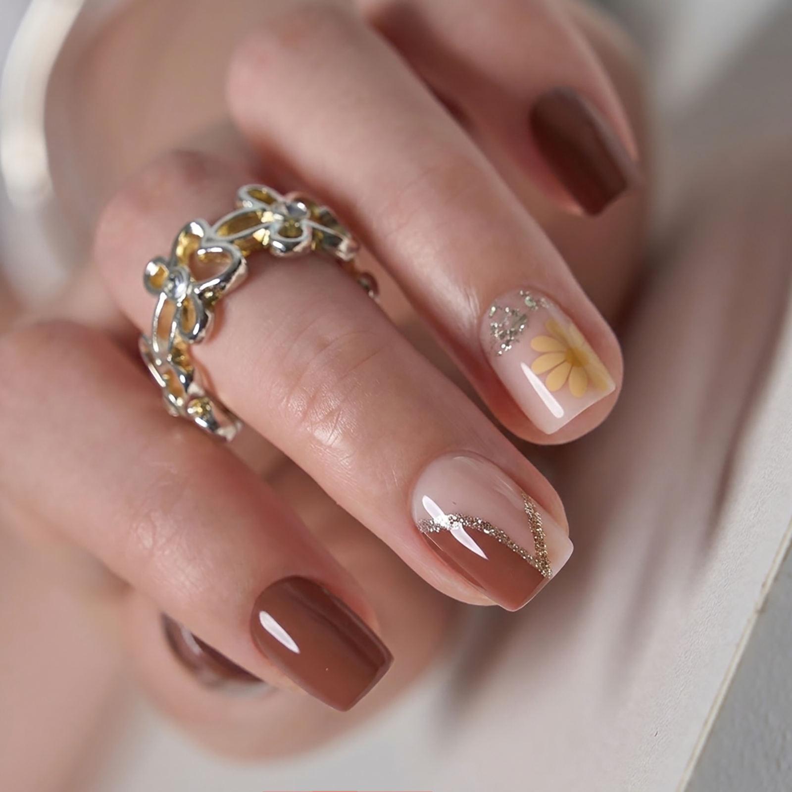 Autumn Daisy Glow - S Squoval