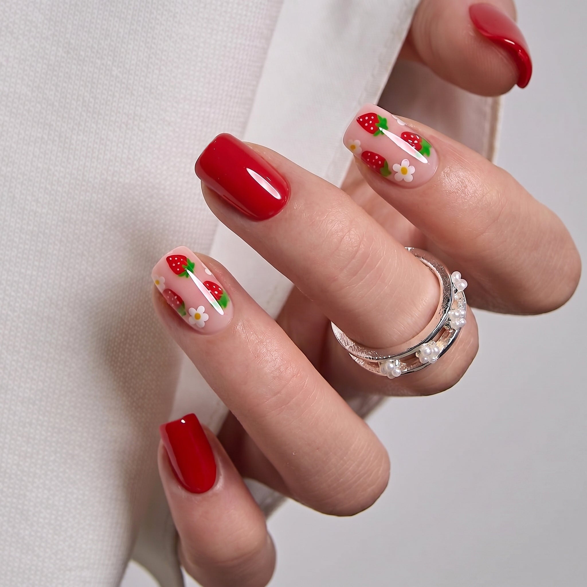 Strawberry Kiss – M Square