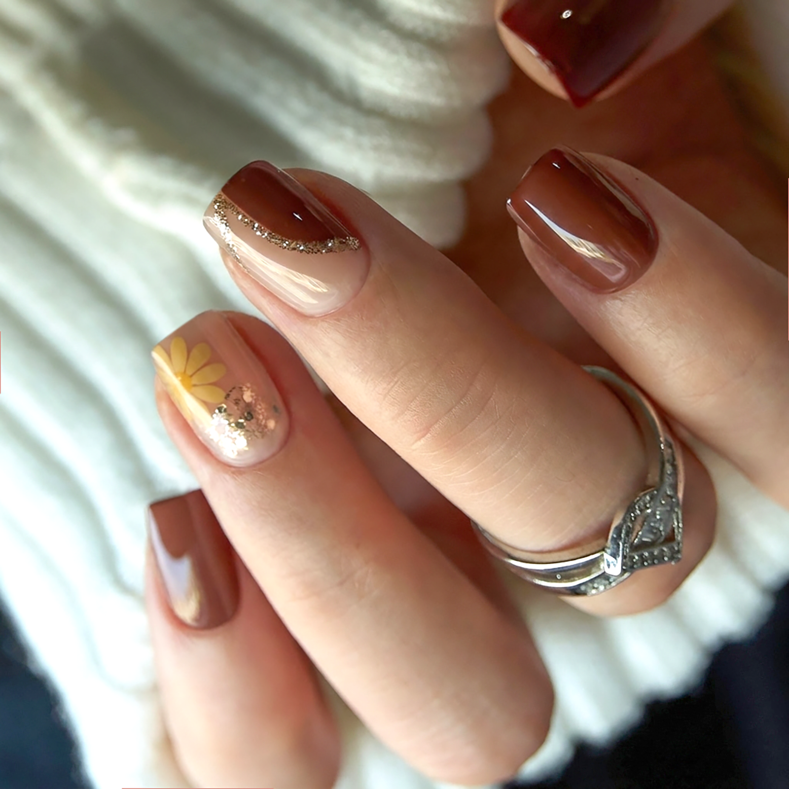 Autumn Daisy Glow - S Squoval