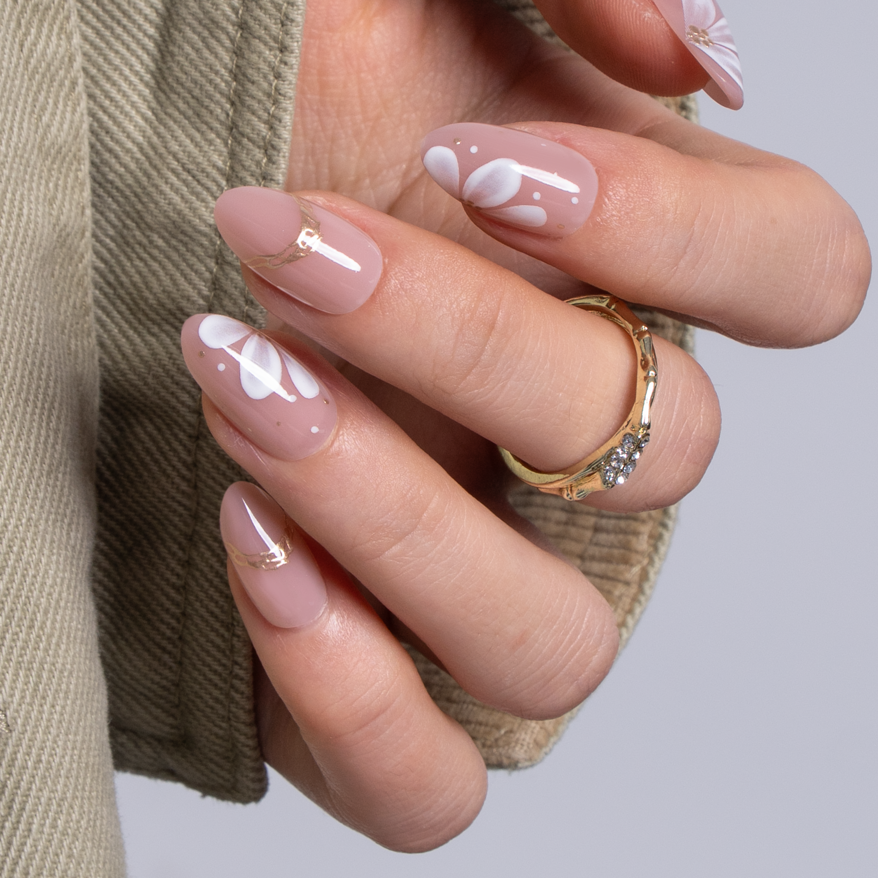 Designer’s Pick | Golden Daisy – S Almond