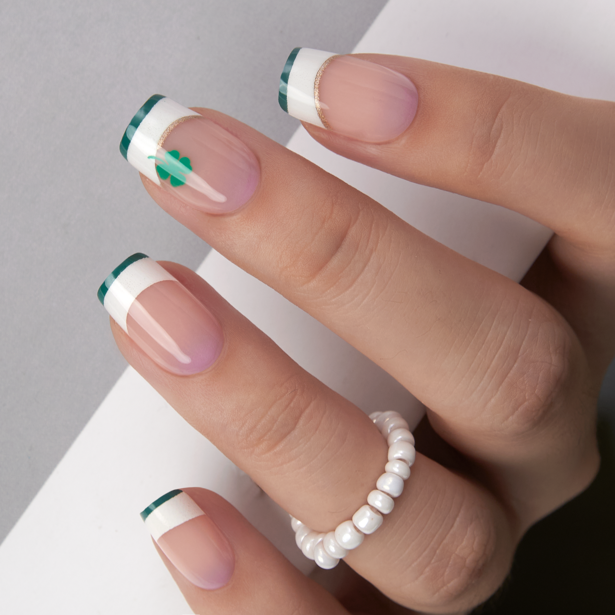 Shimmer Clover – M Squoval